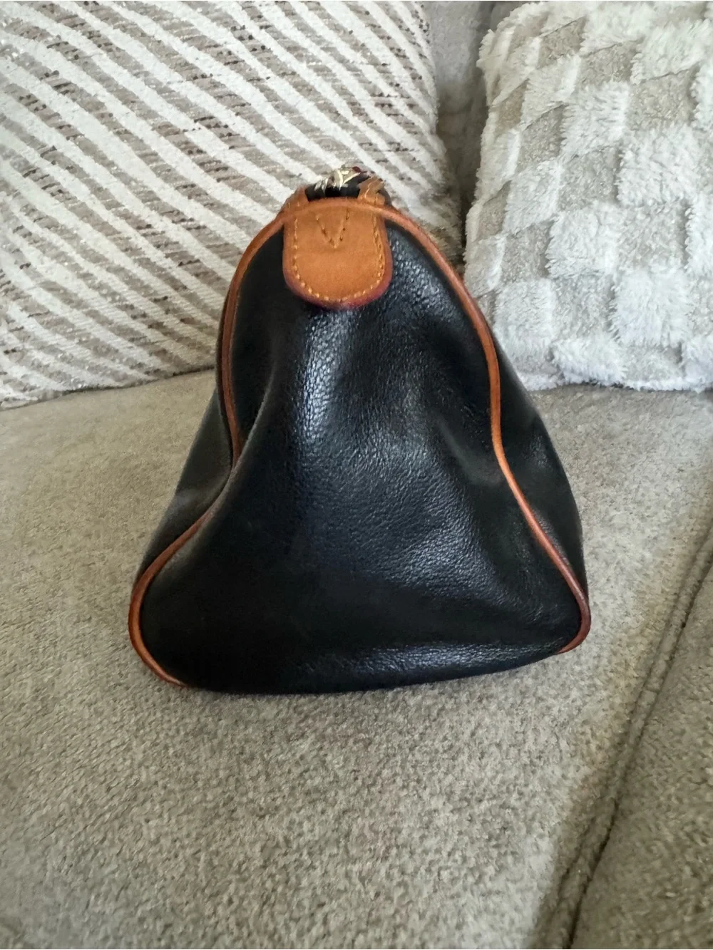 Dooney & Bourke classic dooney